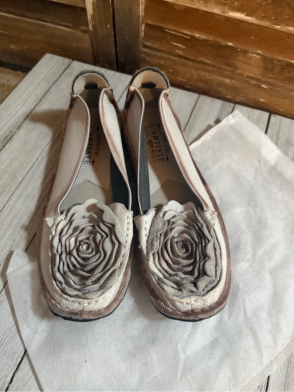 L'ATISTE Cream and Brown Floral Leather Ballet Flats